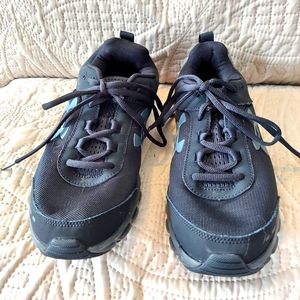Under Armour charged assert running Walking sneakers Laces black Size 8.5